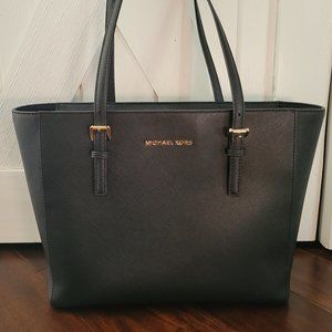 Michael Kors Jet Set Medium Travel Zip-Top Tote